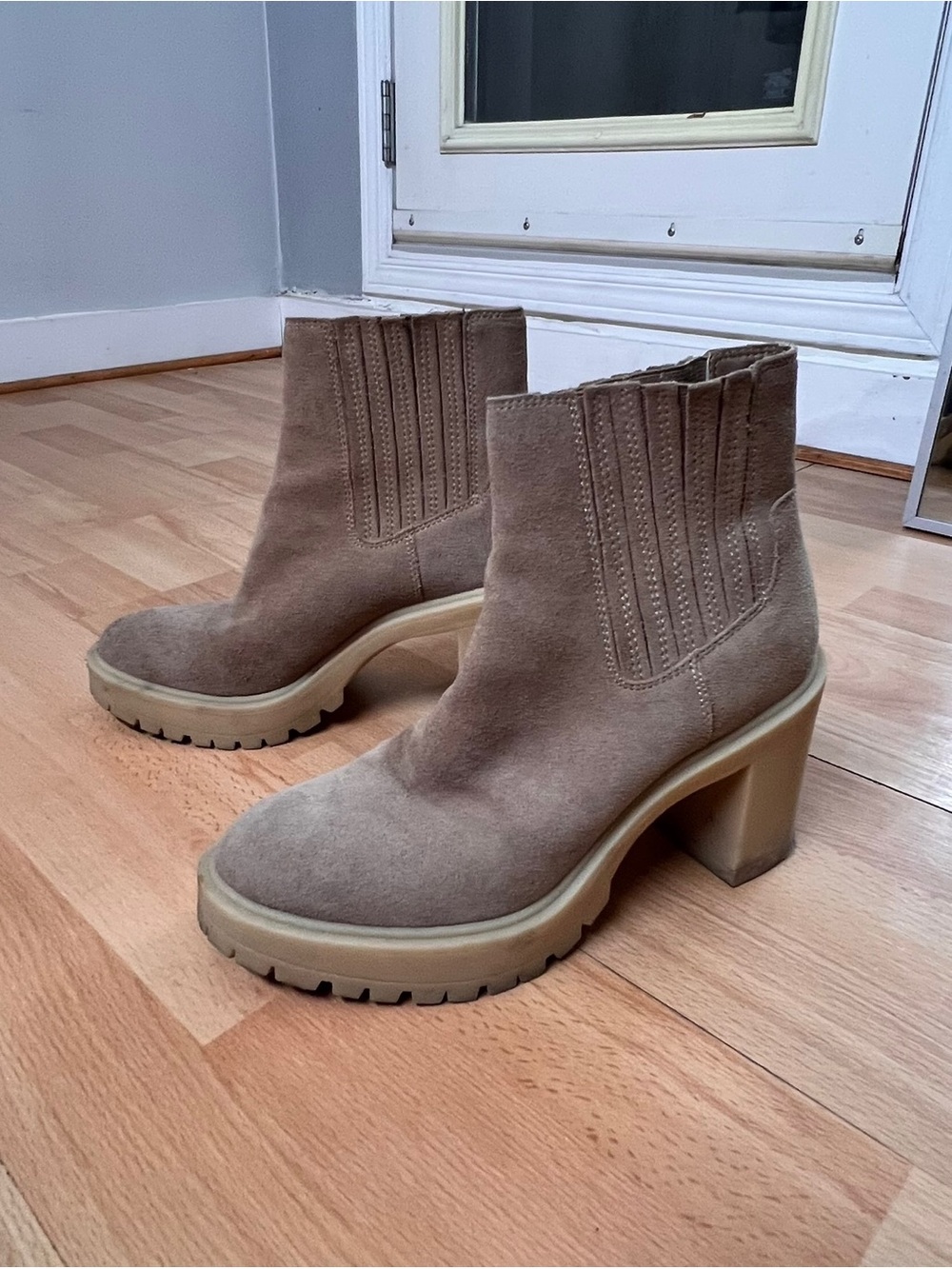 Dolce Vita Taupe waterproof Suede Lug Sole Ankle Booties Nubuck caster h20